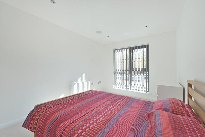 2 Bedroom Flat For Sale In Plumbers Row, London, E1