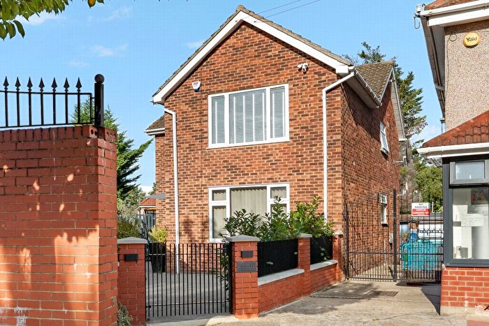 2 Bedroom Flat For Sale In Wedmore Road, Greenford, UB6