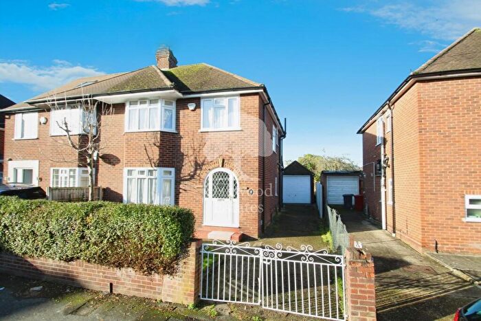 3 Bedroom Semi-Detached House To Rent In Woodstock Avenue, Berkshire, Langley, SL3