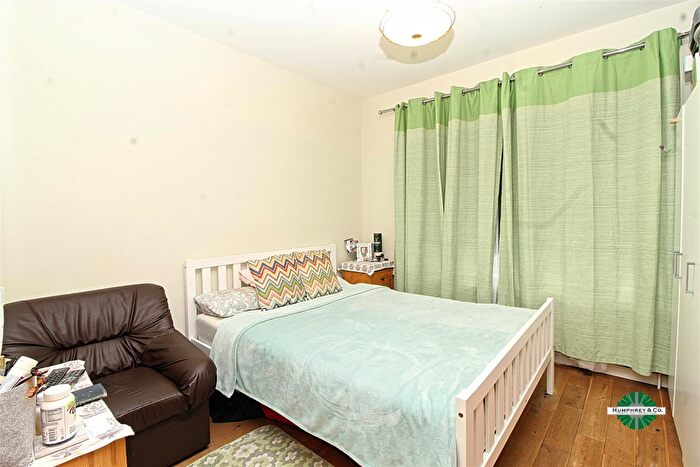 2 Bedroom Flat To Rent In Fleeming Road, E17