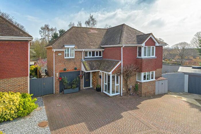 5 Bedroom Property For Sale In Avondale Court, Weavering, ME14