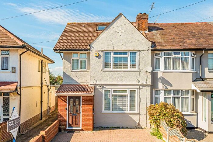 4 Bedroom Semi Detached House For Sale In Southland Way, Hounslow, TW3