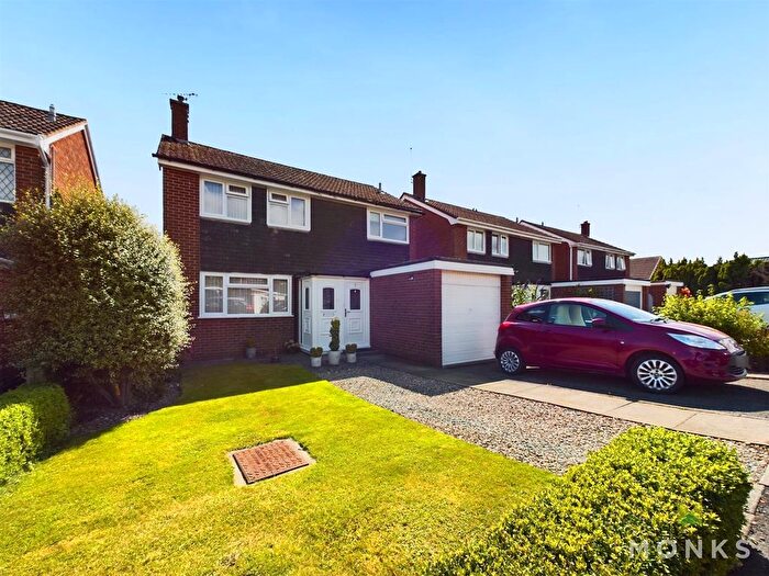 3 Bedroom Detached House For Sale In Yew Tree Close, Whittington, Oswestry, SY11