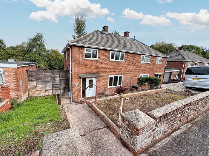3 Bedroom Semi-Detached House For Sale In Branscombe Road, Tiverton, EX16