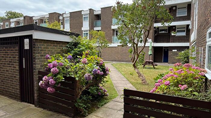 2 Bedroom Flat To Rent In Red Road, Borehamwood, WD6