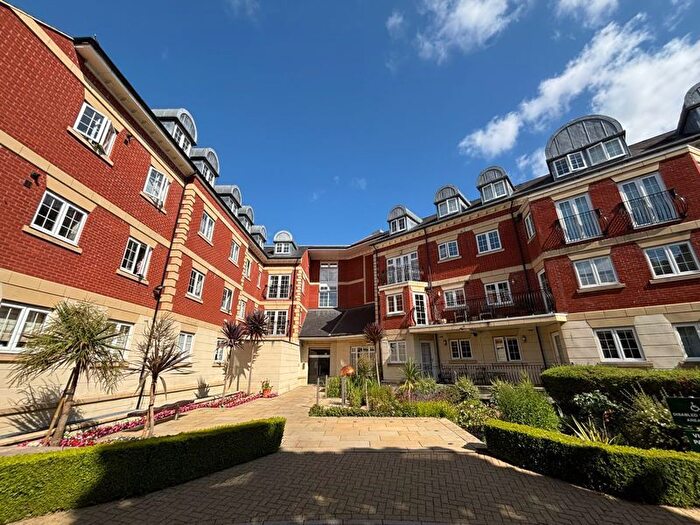 3 Bedroom Flat To Rent In Eastcote Road, Pinner, Middlesex, HA5