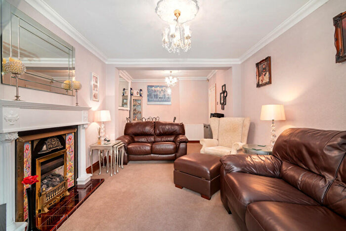 2 Bedroom Detached Bungalow For Sale In Great Cambridge Road, Waltham Cross, EN8