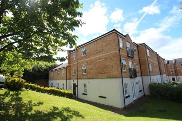 2 Bedroom Flat To Rent In Charnley Drive, Leeds, West Yorkshire, Uk, LS7