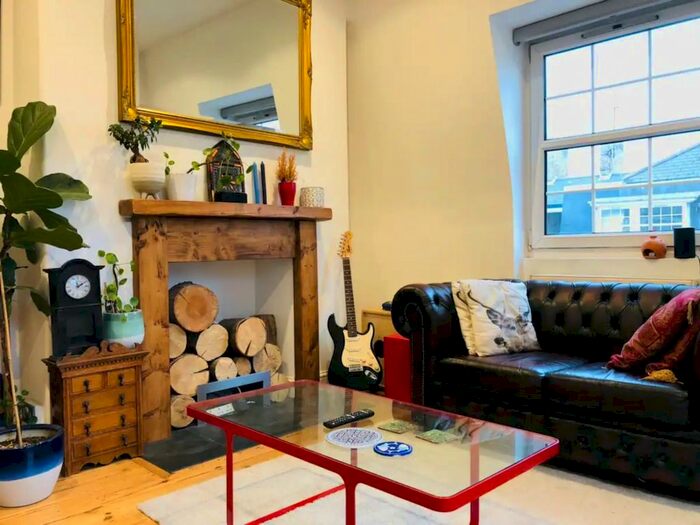 2 Bedroom Flat To Rent In Lndn-C - Cambridge Court, Cambridge Heath Road, London, E2