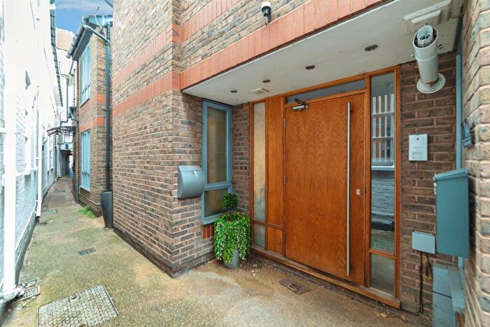 1 Bedroom Apartment For Sale In Fentiman Walk, Hertford, SG14