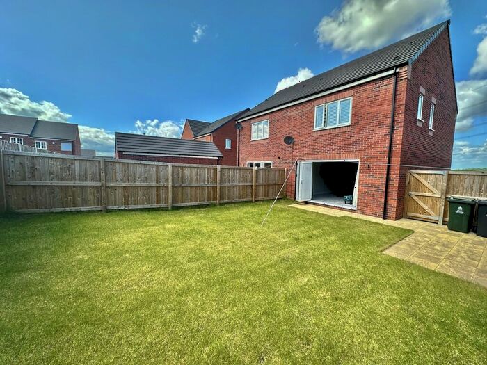 3 Bedroom Semi-Detached House To Rent In Hartshorn Road, Armthorpe, Doncaster, DN3