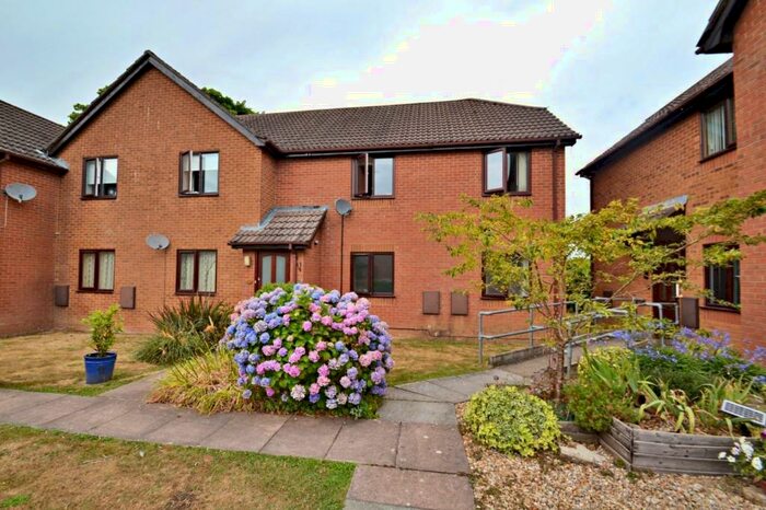 2 Bedroom Flat To Rent In Corfe Mullen, BH21