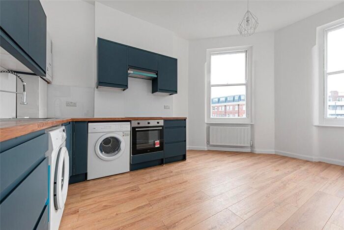 2 Bedroom Apartment To Rent In Holloway Road, Islington, London, N7