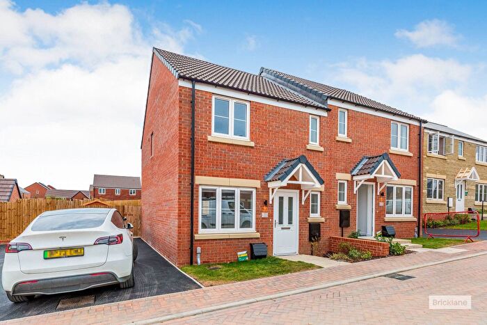 3 Bedroom Property To Rent In Kamper Close, Weldon, NN17