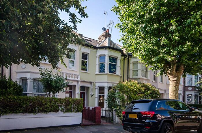 2 Bedroom Flat To Rent In Hartland Road, Queen's Park, London, NW6