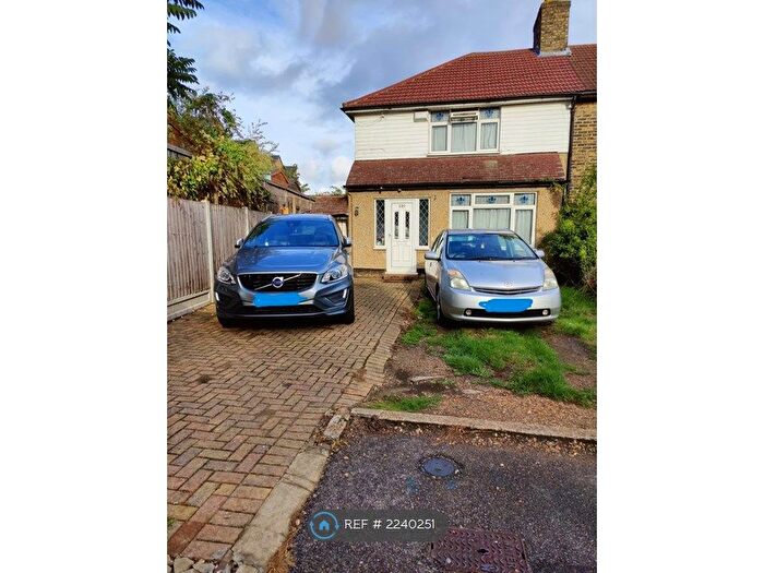 3 Bedroom End Of Terrace House To Rent In Grafton Road, Dagenham, RM8