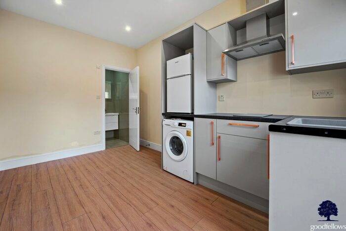 1 Bedroom Maisonette To Rent In Aultone Way, Sutton, SM1
