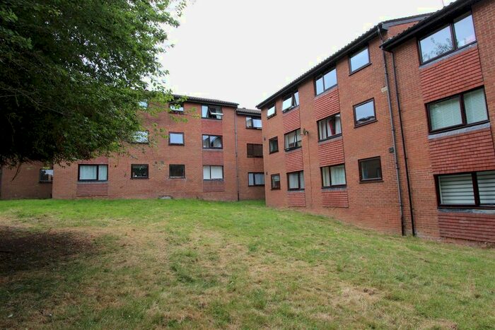 2 Bedroom Flat To Rent In Valley Green, Hemel Hempstead, Hertfordshire, HP2