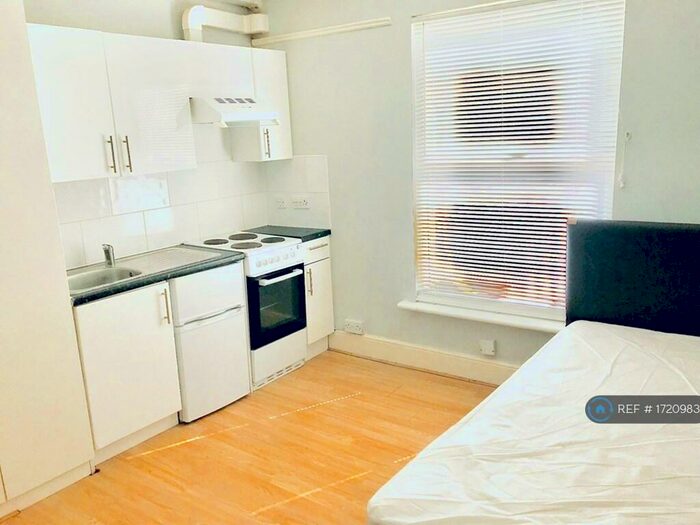 Studio To Rent In Waylen Street, Reading, RG1