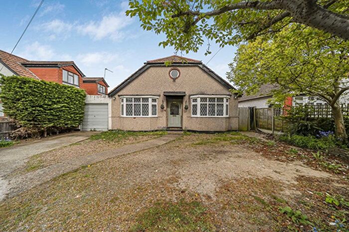 5 Bedroom Bungalow For Sale In Kings Avenue, Sunbury On Thames, TW16