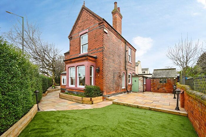 3 Bedroom Detached House For Sale In Porchester Road, Nottingham, NG3