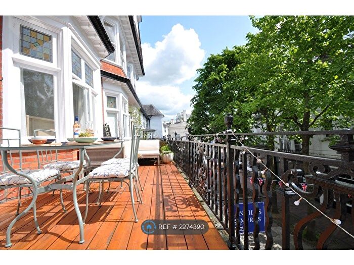 1 Bedroom Flat To Rent In The Pantiles, Tunbridge Wells, TN2