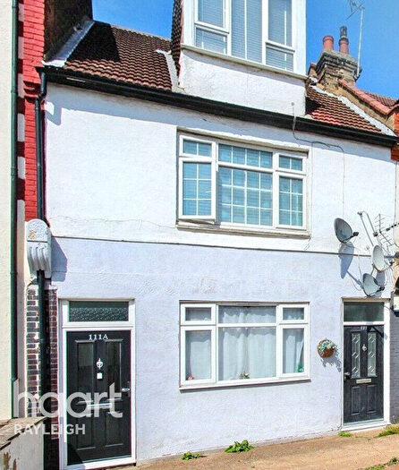 2 Bedroom Flat For Sale In Pall Mall, Leigh-on-Sea, SS9
