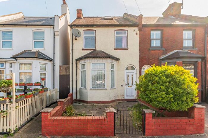 2 Bedroom Flat To Rent In South Lane, New Malden, KT3