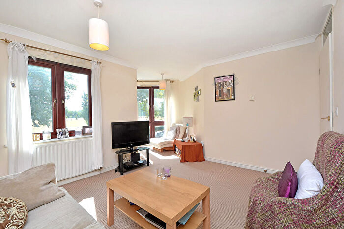 2 Bedroom Flat To Rent In Midhurst Way, Hackney Downs, E5