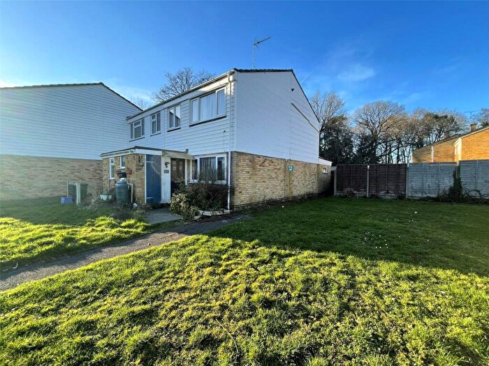 3 Bedroom End Of Terrace House For Sale In Pinewood Park, Farnborough, Hampshire, GU14