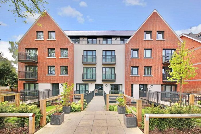 2 Bedroom Flat To Rent In Holden Avenue, London, N12