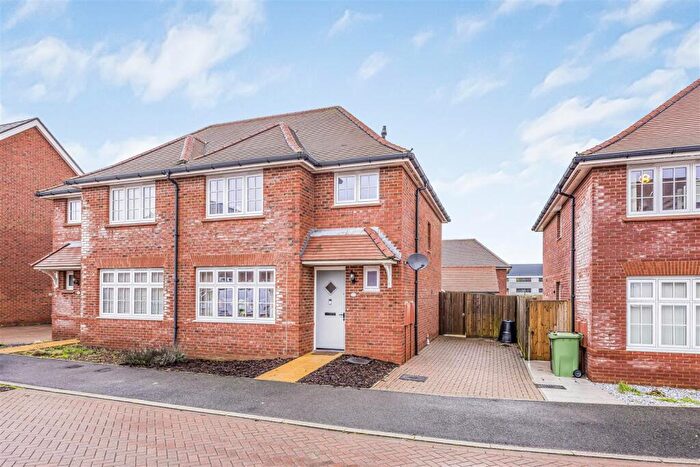 3 Bedroom Semi Detached House For Sale In Birkbeck Close, Waterlooville, PO7