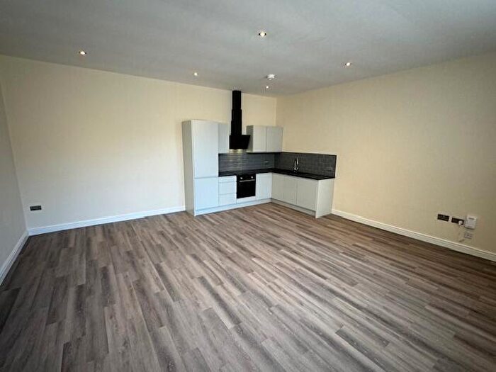 1 Bedroom Flat To Rent In Leeds Road, Shipley, West Yorkshire, BD18