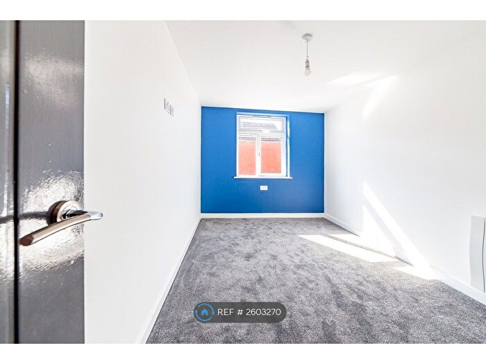 2 Bedroom Flat To Rent In Liverpool Street, Salford, M6