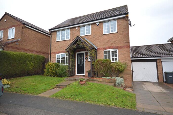 4 Bedroom Link Detached House For Sale In Tylers Mead, Luton, Bedfordshire, LU2