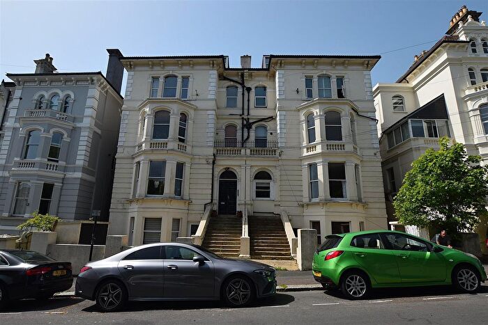 2 Bedroom Flat To Rent In Cornwallis Gardens, Hastings, TN34