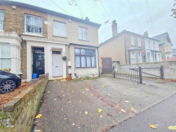 2 Bedroom Maisonette To Rent In Eastern Road, Romford, RM1
