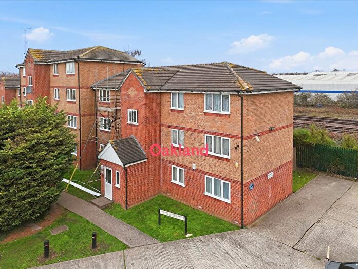 1 Bedroom Flat To Rent In Express Drive, Ilford, IG3