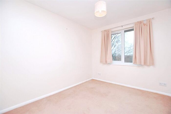 1 Bedroom Penthouse To Rent In Dairymans Walk, Guildford, Surrey, GU4