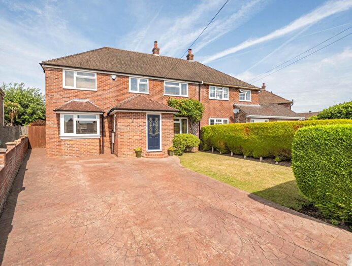 5 Bedroom Semi Detached House For Sale In Newbury, Berkshire, RG14