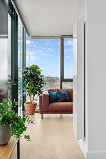 Studio For Sale In Hill House, Highgate Hill, N19