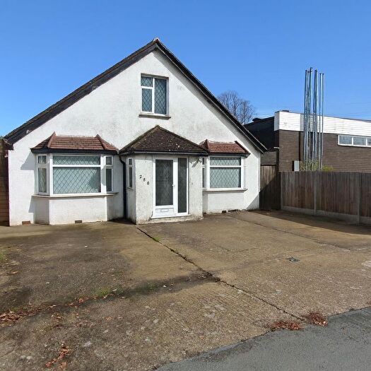 3 Bedroom Property For Sale In Kingston Road, Ashford, TW15