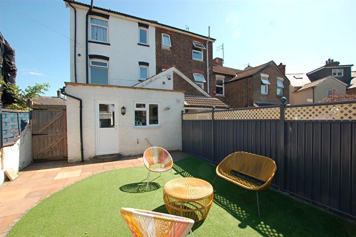 3 Bedroom End Terrace House For Sale In Barden Road, Tonbridge, TN9