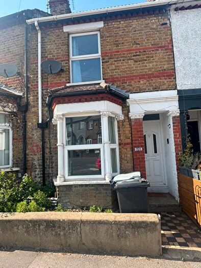 3 Bedroom Property To Rent In Vale Road, Northfleet, Gravesend, DA11