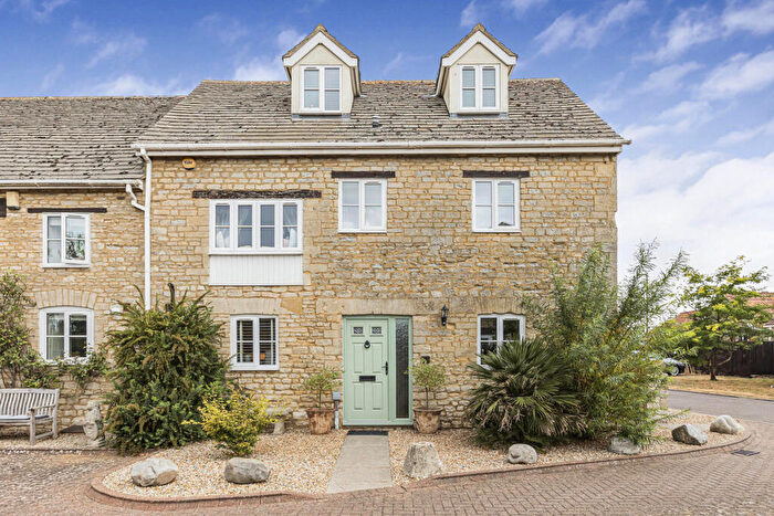 4 Bedroom Barn Conversion For Sale In Wolsey Court, Woodstock, OX20