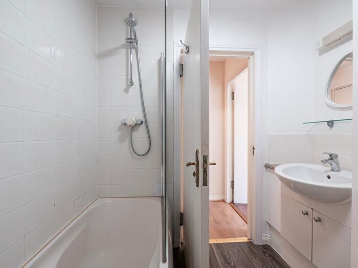 2 Bedroom Flat For Sale In / Sinclair Place, Edinburgh, EH11