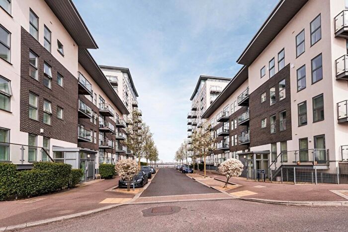 2 Bedroom Apartment For Sale In Darbyshire House, Clovelly Place, Greenhithe, DA9