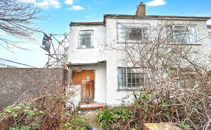 3 Bedroom Semi-Detached House For Sale In Berkshire Way, Mitcham, CR4