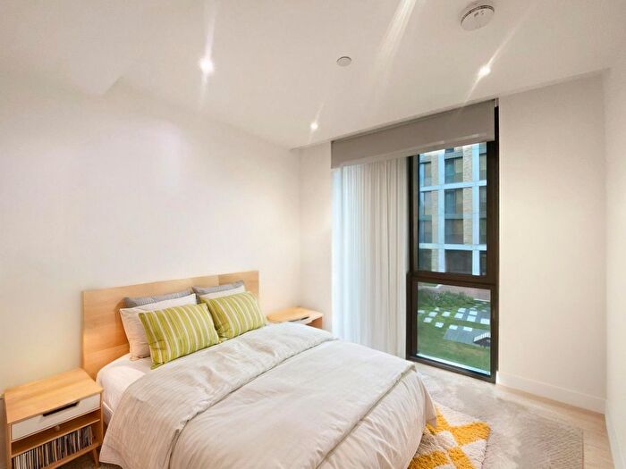 1 Bedroom Flat To Rent In Prince Of Wales Drive, London, SW11