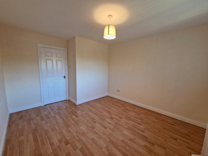 2 Bedroom Flat To Rent In Bilbrook Road, Bilbrook, WV8